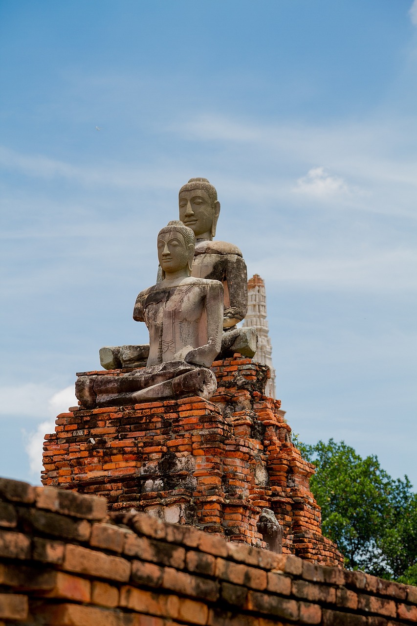 วัดไชยวัฒนาราม｜แปดยอดปรางค์ที่สะท้อนบนผืนน้ำ
