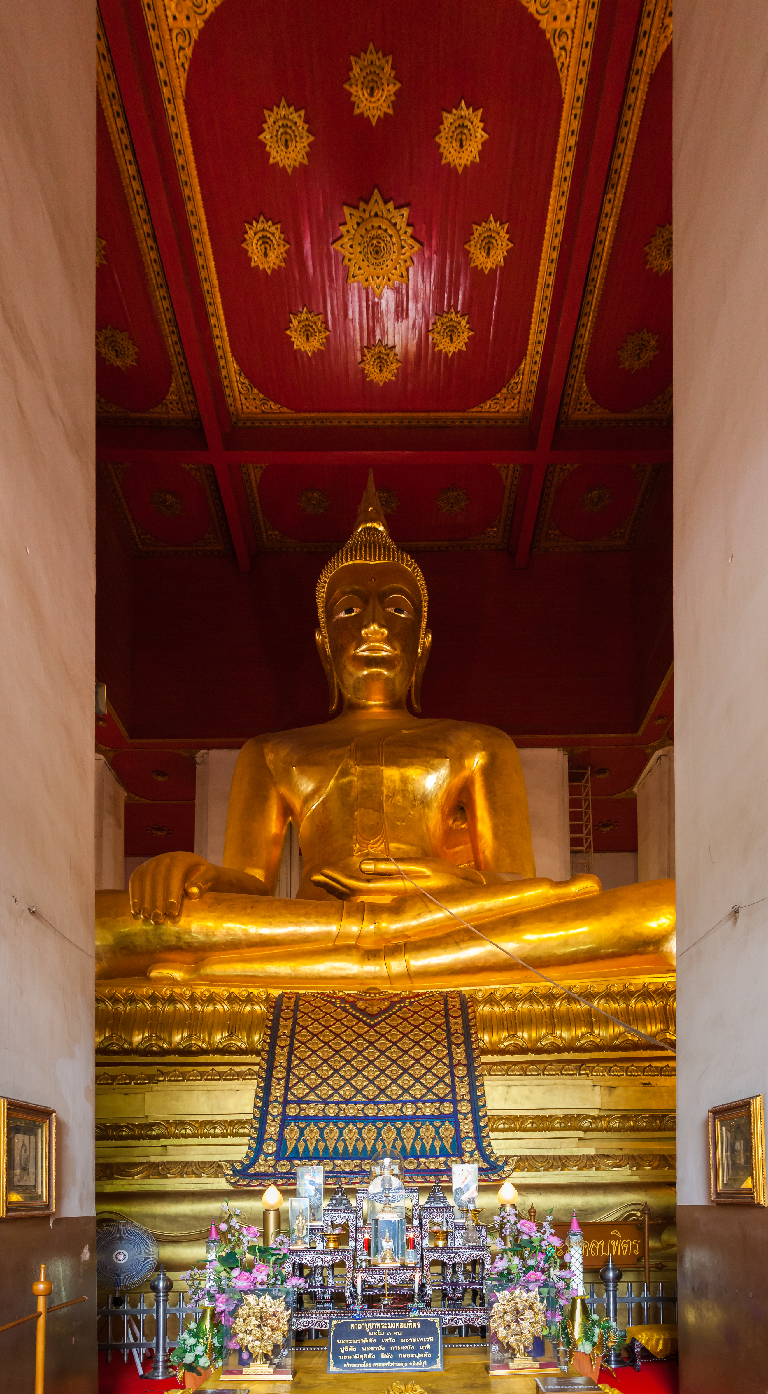 วิหารพระมงคลบพิตร | วิหารแห่งพระพุทธรูปสัมฤทธิ์ที่สถิตเฝ้ามอง
