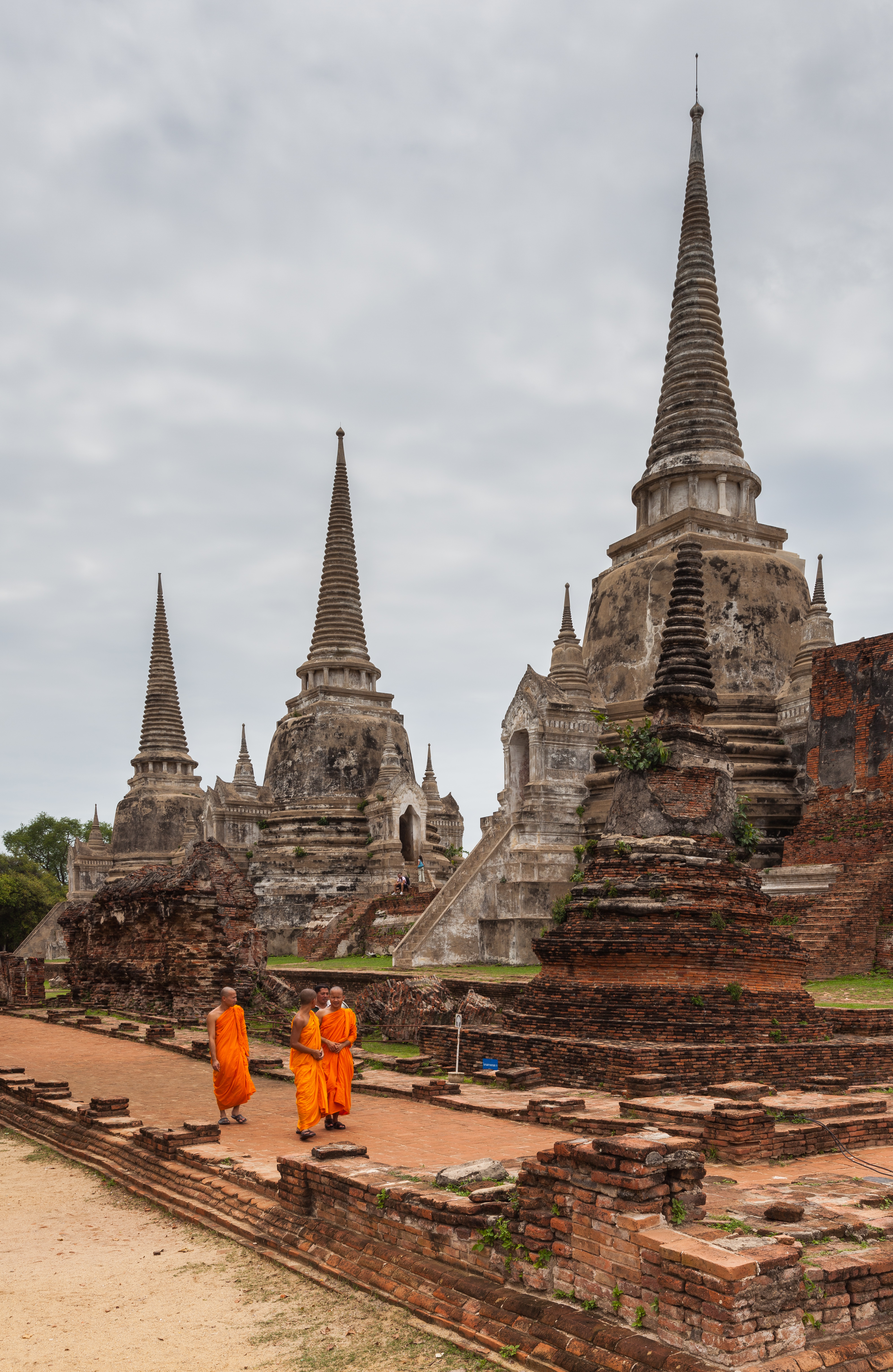กำแพงอิฐแดง เงาแห่งพระราชวัง
