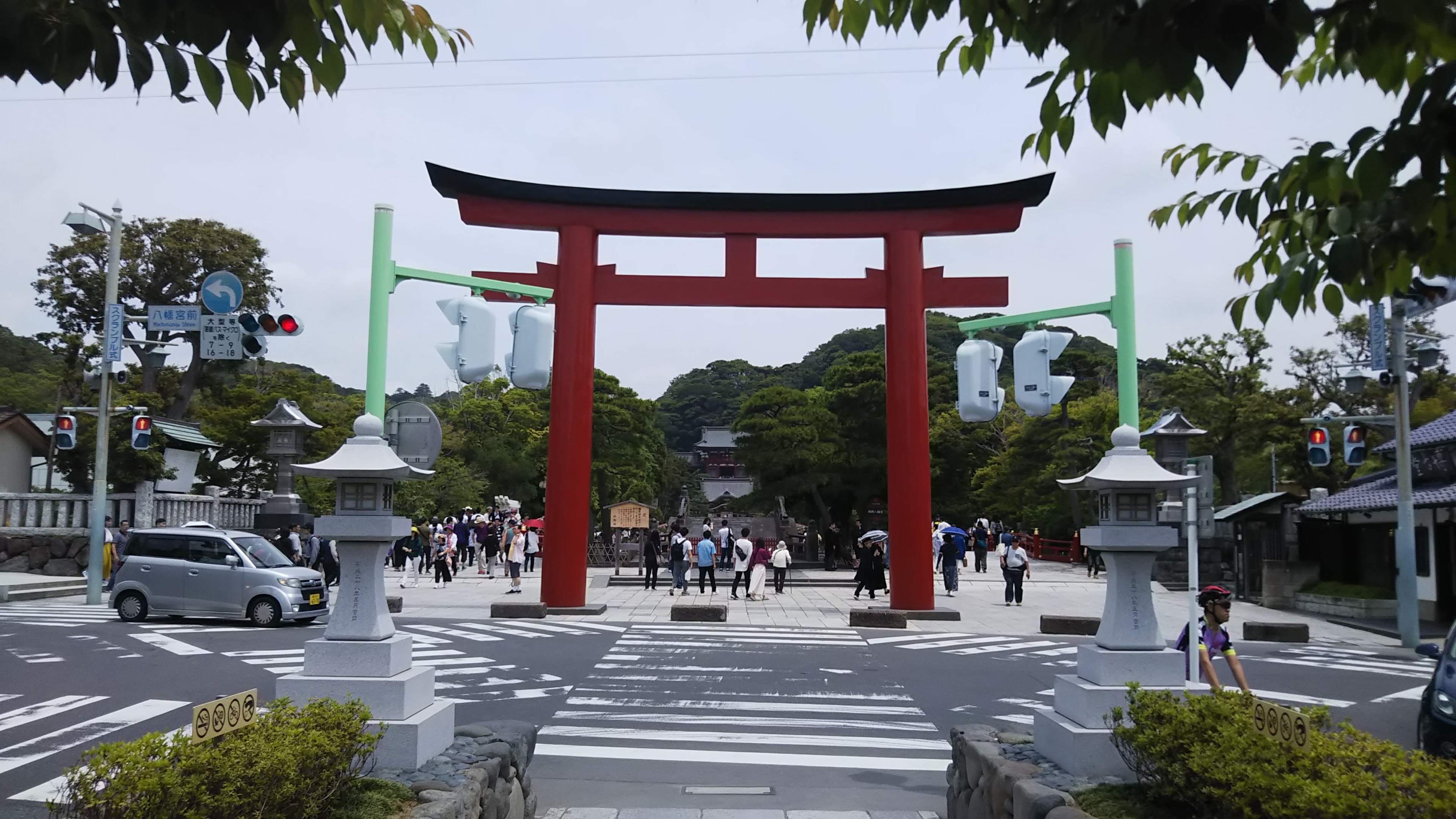 若宮大路と段葛 ― 海から八幡宮へ、一直線の道