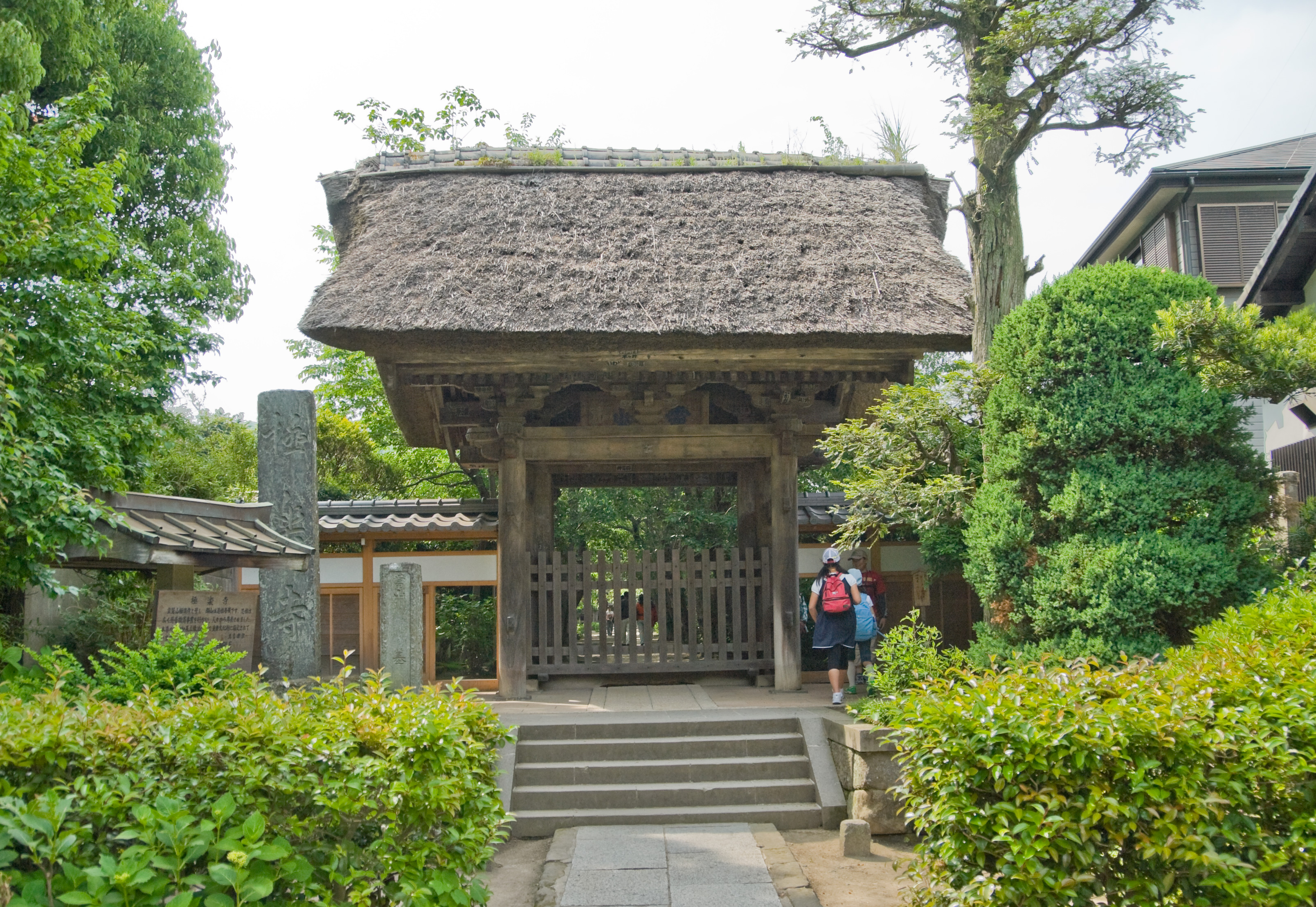 極楽寺と忍性 ― 祈るだけでなく、手を動かした僧