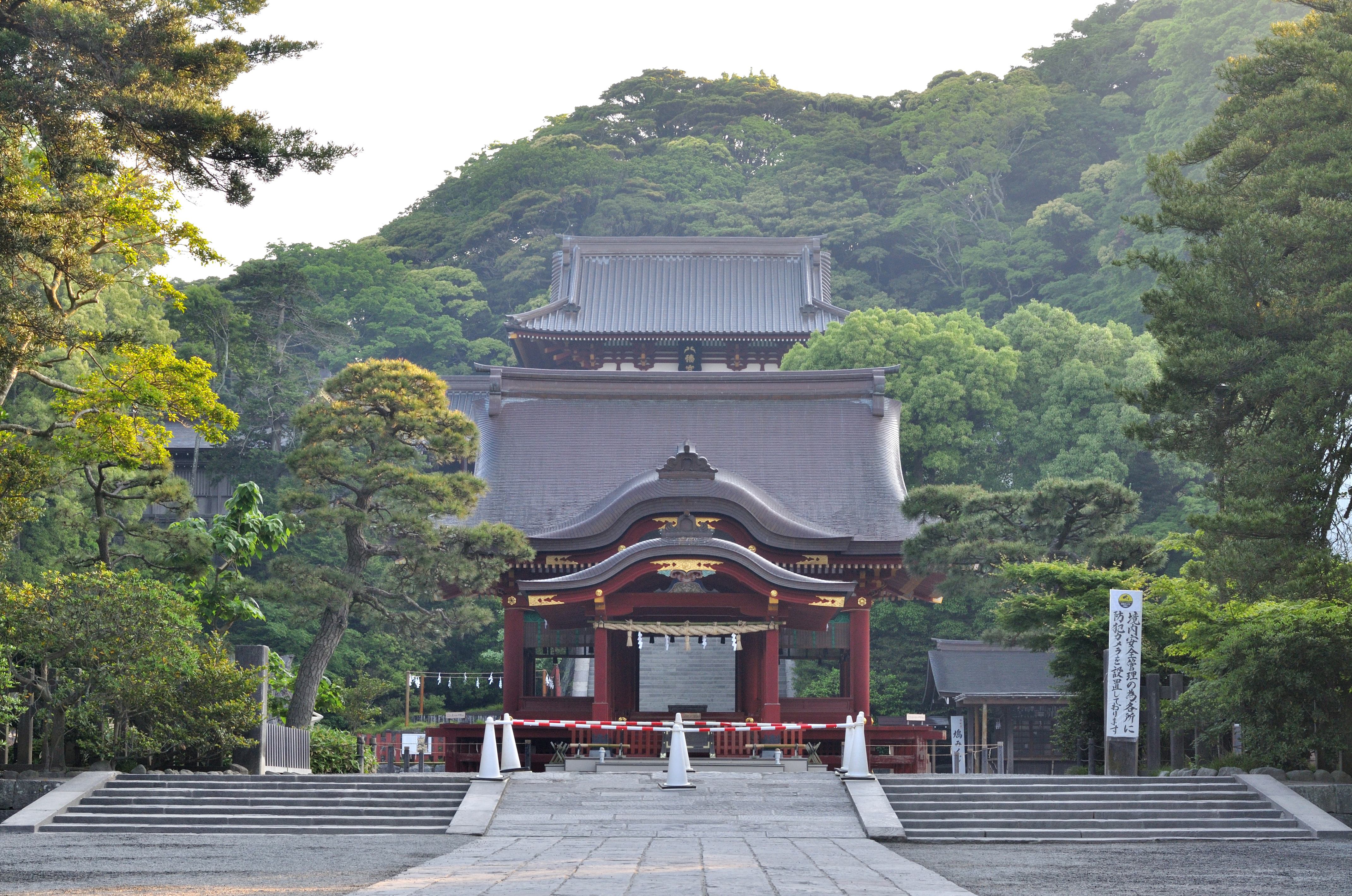 鶴岡八幡宮 ― 頼朝が都の中心に置いた社